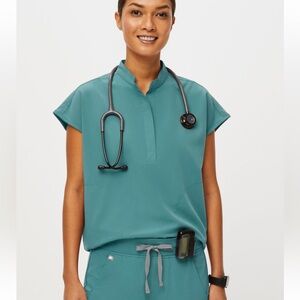 Figs Rafaela Oversized Scrub Top and pants- NWOT